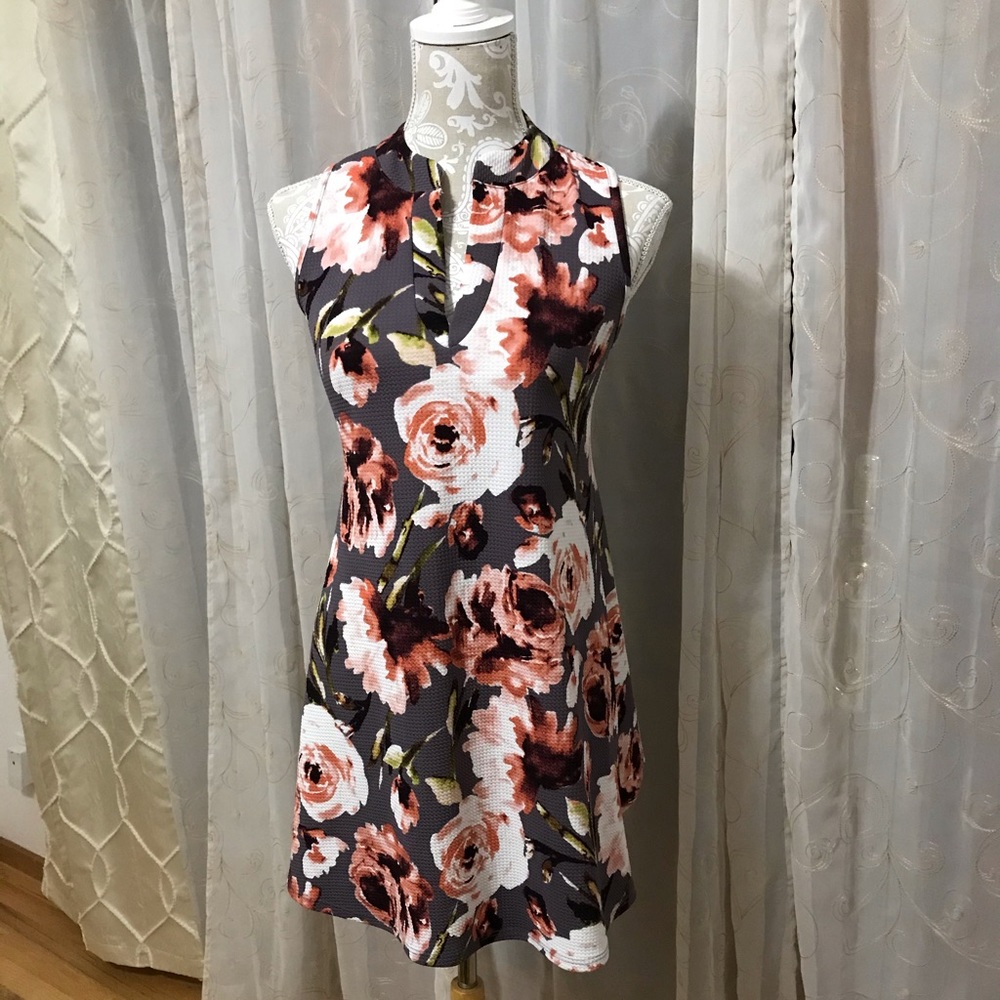 Taupe Floral Rose Sleeveless Swing Top Size Large